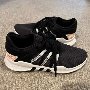 Women’s Adidas tennis shoes